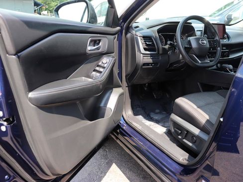 Used 2026 Nissan Rogue SV AWD/4WD image 10