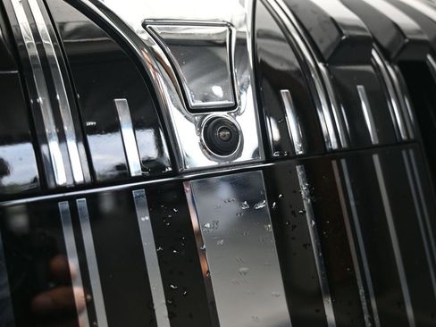 Used 2025 BMW 740i xDrive image 54