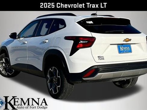 Used 2025 Chevrolet Trax LT w/ Driver Confidence Package image 5