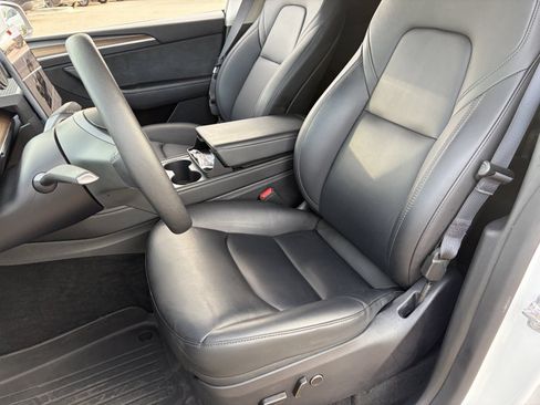 Used 2025 Tesla Model Y Long Range RWD image 21
