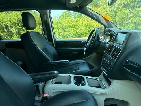 Used 2019 Dodge Grand Caravan SXT FWD image 9