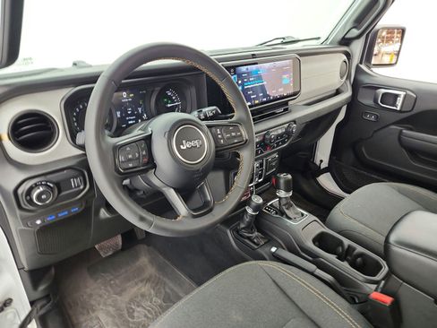 Used 2024 Jeep Wrangler Unlimited AWD/4WD image 12