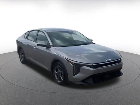 Used 2025 Kia K4 LXS image 3