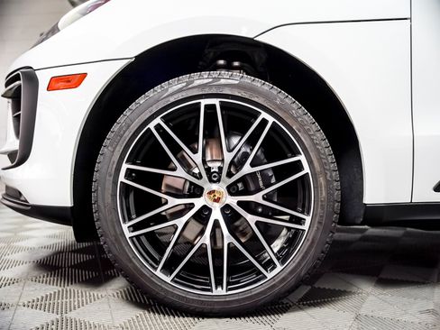 Certified 2026 Porsche Macan AWD/4WD image 14