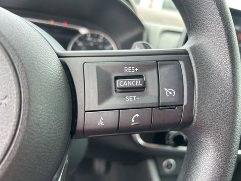 Used 2023 Nissan Rogue S AWD/4WD image 18