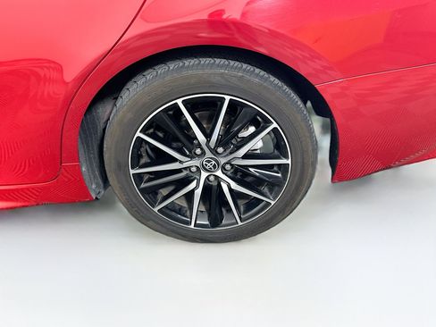 Used 2021 Toyota Camry SE FWD image 11
