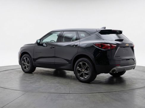 Used 2025 Chevrolet Blazer LT FWD image 6