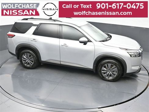 Used 2024 Nissan Pathfinder SV image 36