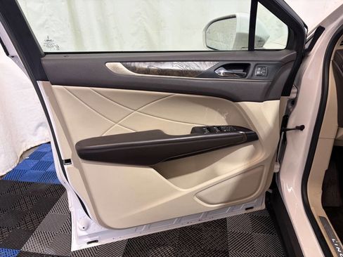 Used 2018 Lincoln MKC Reserve w/ Lincoln MKC Climate Package image 8