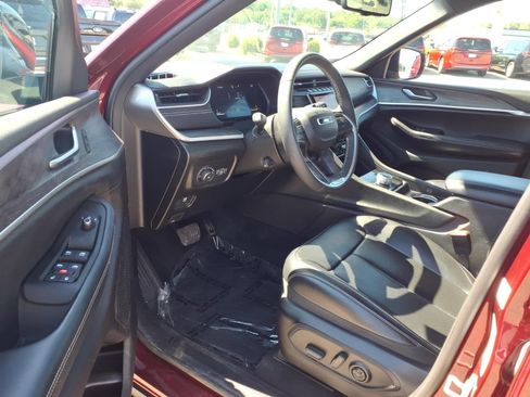 Used 2024 Jeep Grand Cherokee L Limited w/ Luxury Tech Group II AWD/4WD image 6