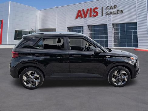 Used 2025 Hyundai Venue SEL FWD image 5