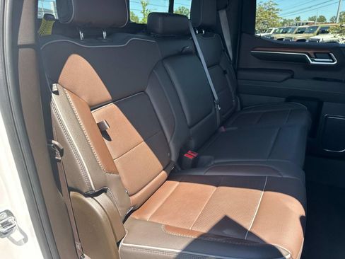 Used 2022 GMC Sierra 1500 Denali w/ Denali Reserve Package AWD/4WD image 25