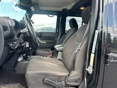 Used 2017 Jeep Wrangler Unlimited Sport AWD/4WD image 6