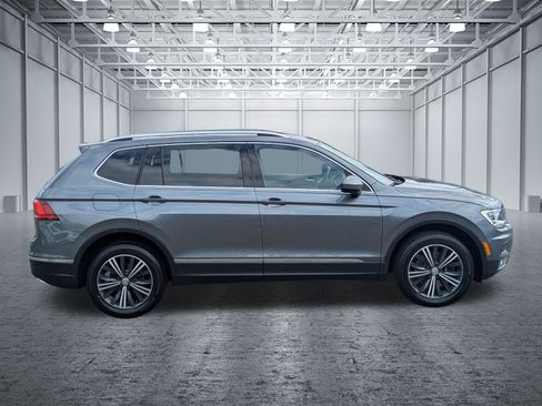 Used 2018 Volkswagen Tiguan SEL AWD/4WD image 6