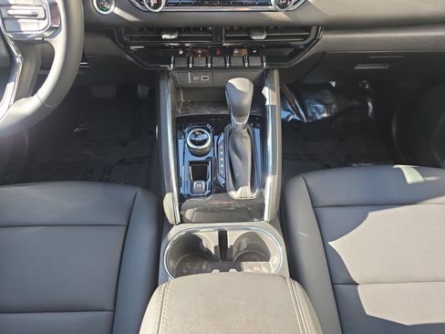 Used 2024 GMC Canyon Elevation w/ Elevation Premium Package AWD/4WD image 22