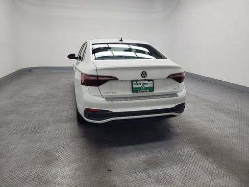 Used 2024 Volkswagen Jetta SE FWD image 6