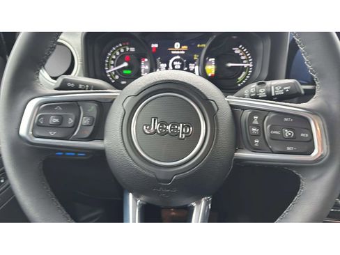 Used 2025 Jeep Wrangler Sahara w/ Safety Group image 13