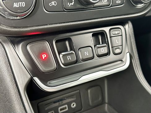 Used 2018 GMC Terrain SLT image 16