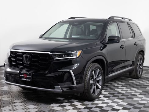 Used 2023 Honda Pilot Touring image 2