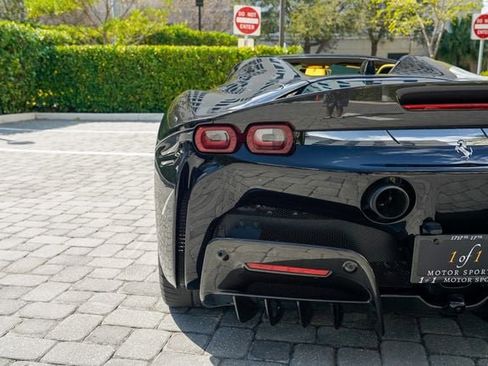 Used 2022 Ferrari SF90 Spider image 24
