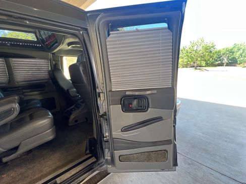 Used 2016 GMC Savana 2500 Extended image 30