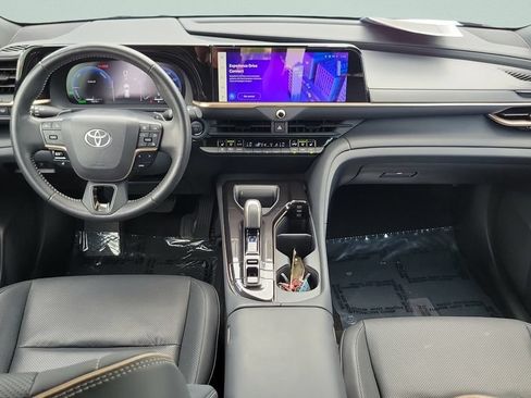 Certified 2025 Toyota Crown Signia AWD/4WD image 11