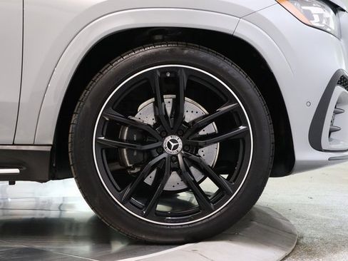 Used 2024 Mercedes-Benz GLS 580 4MATIC image 18