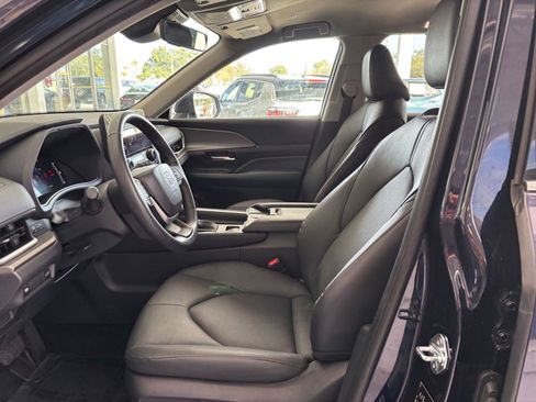 Used 2025 Toyota Grand Highlander XLE image 27