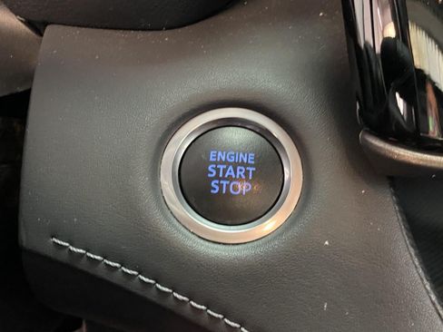 Used 2021 Toyota Highlander XLE AWD/4WD image 25