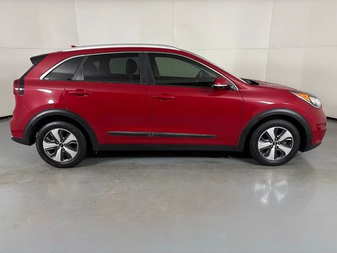 Used 2017 Kia Niro EX image 9