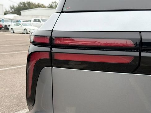 Used 2024 Chevrolet Traverse LT image 10