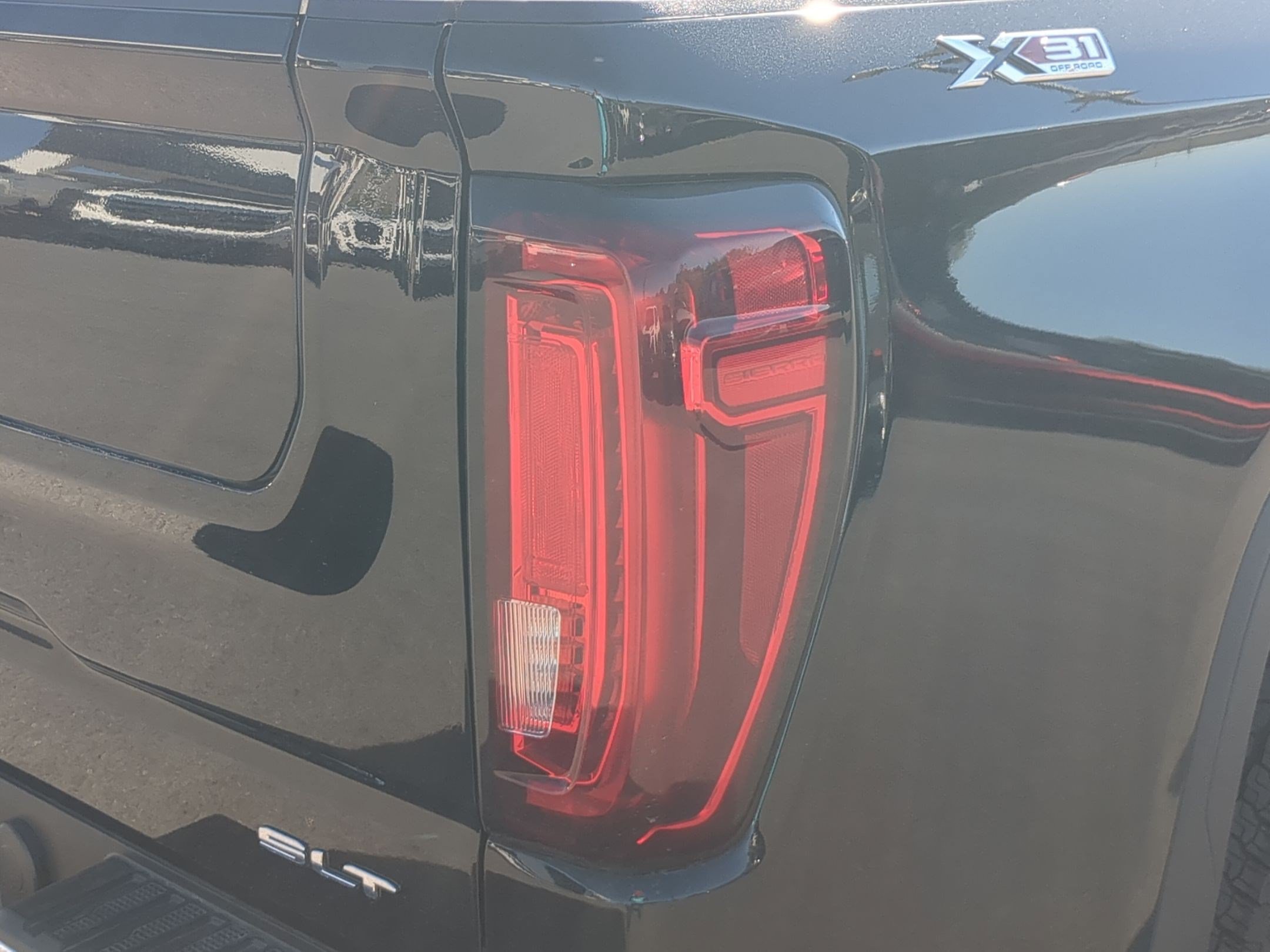 Used 2020 GMC Sierra 1500 SLT w/ Driver Alert Package I AWD/4WD image 11