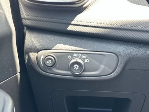 Used 2025 Chevrolet TrailBlazer LT FWD image 18