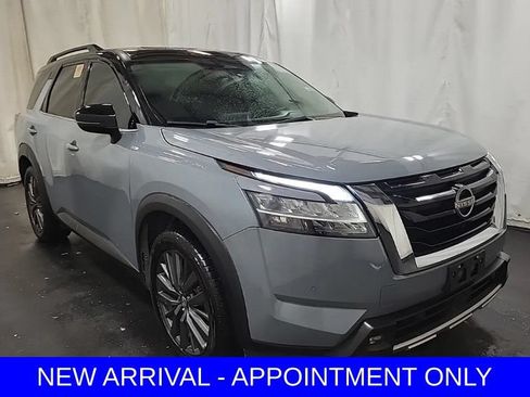Used 2022 Nissan Pathfinder SL w/ SL Premium Package FWD image 1