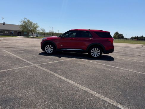 Used 2022 Ford Explorer King Ranch w/ Premium Technology Package AWD/4WD image 93