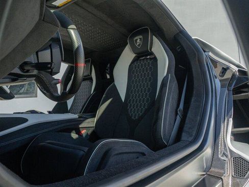 Used 2024 Lamborghini Revuelto image 66