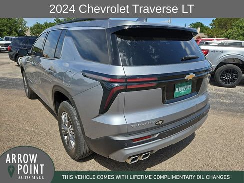 Used 2024 Chevrolet Traverse LT w/ Trailering Package FWD image 9