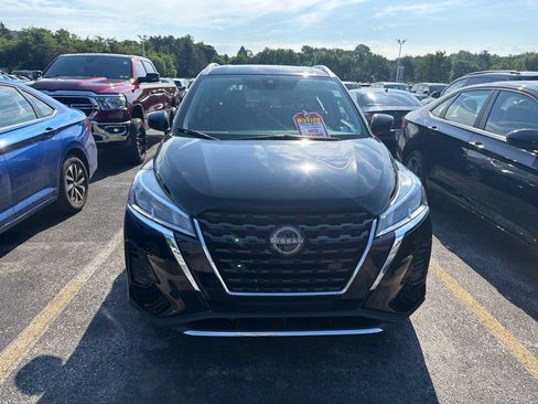 Used 2024 Nissan Kicks SV FWD image 2