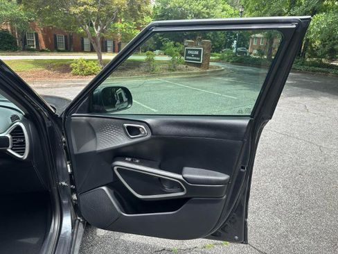 Used 2022 Kia Soul LX FWD image 38