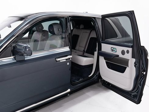 Used 2026 Rolls-Royce Cullinan AWD/4WD image 21