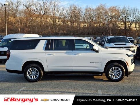 Used 2025 Chevrolet Suburban LT AWD/4WD image 9