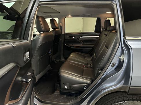 Used 2017 Toyota Highlander XLE AWD/4WD image 15