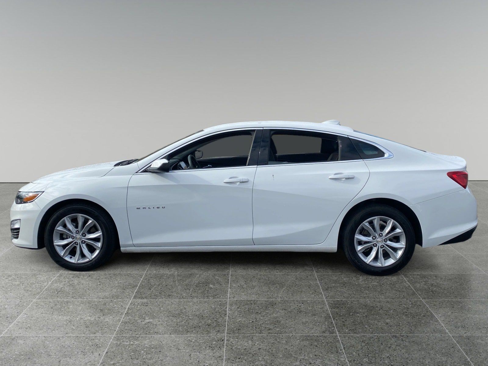 Used 2025 Chevrolet Malibu LT FWD image 2