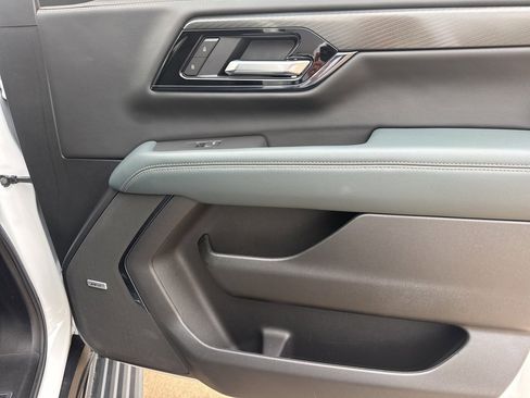 Used 2025 GMC Yukon XL AT4 w/ AT4 Premium Plus Package image 51