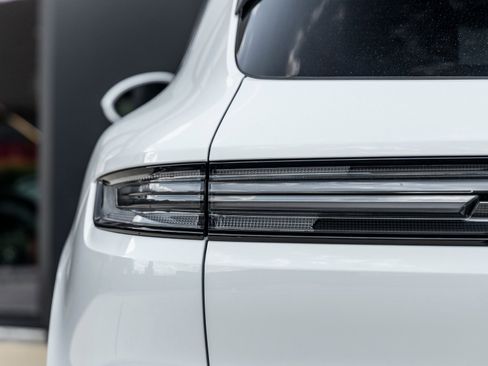 Certified 2025 Porsche Cayenne image 14