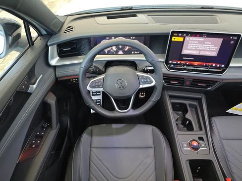 New 2026 Volkswagen Tiguan SE R-Line AWD/4WD image 14