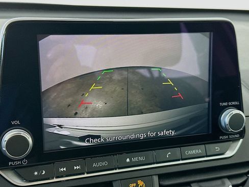 Used 2025 Nissan Altima 2.5 SV FWD image 19