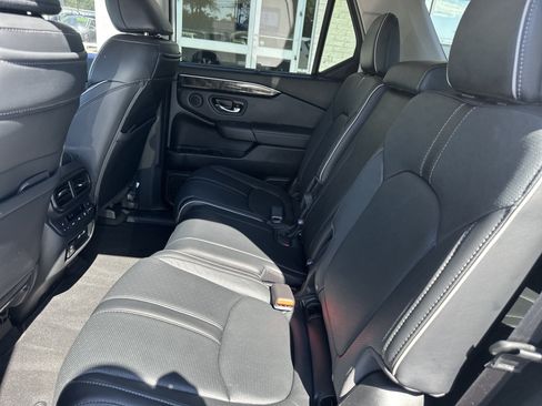 Used 2023 Honda Pilot Elite image 12