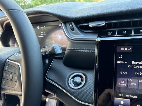 New 2025 Jeep Grand Cherokee Altitude AWD/4WD image 24
