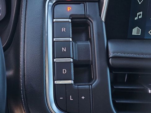 Used 2023 Chevrolet Tahoe Z71 w/ Luxury Package image 26